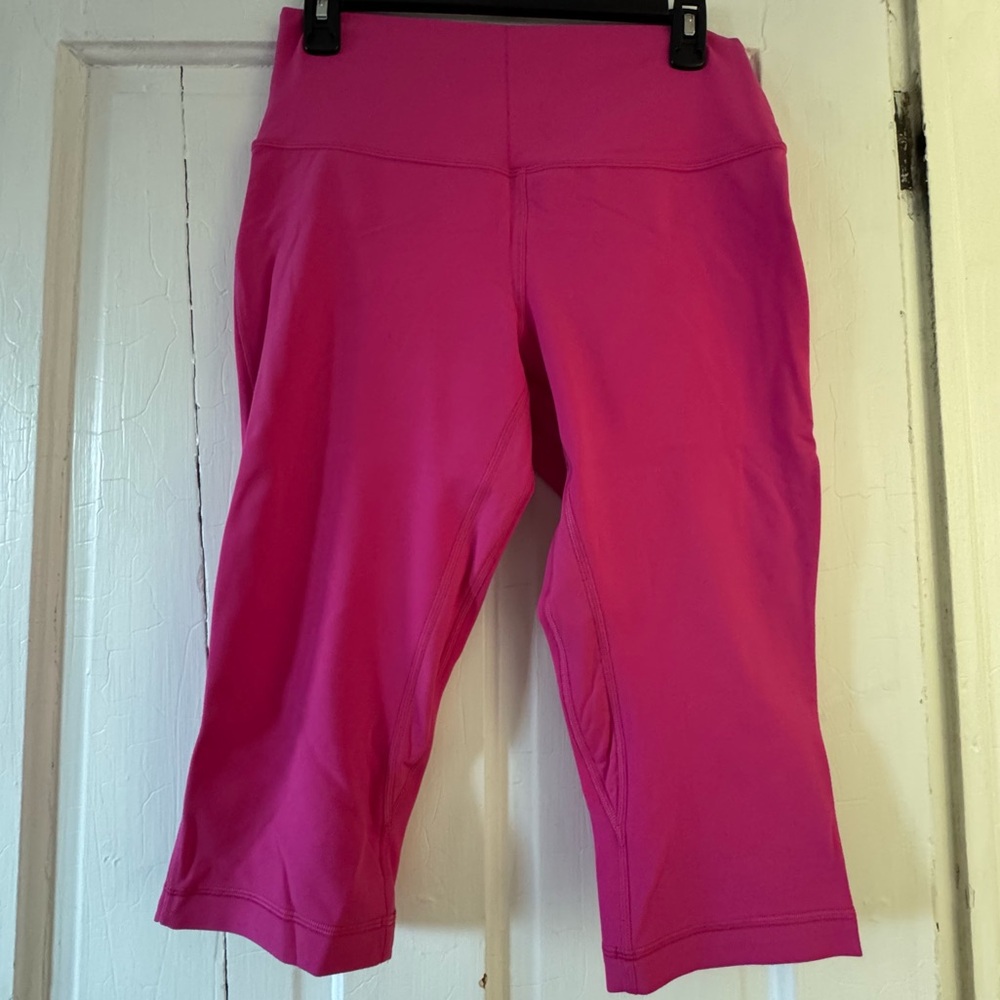 Lululemon pink capris